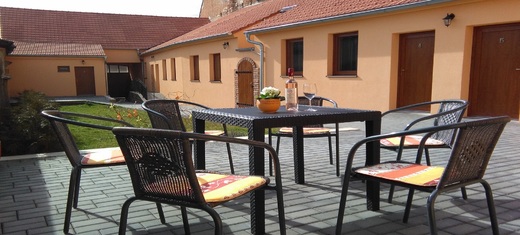 Dvůr